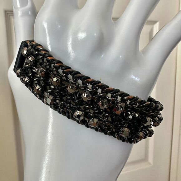 Black rhinestone chain bracelet - Picture 3 of 9